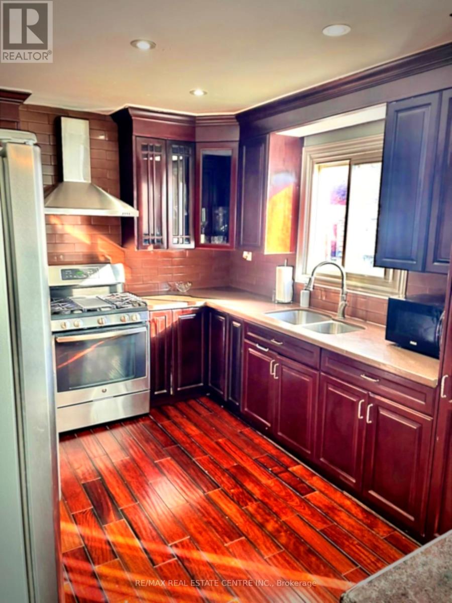 31 Castlehill Road, Brampton, Ontario  L6X 4E3 - Photo 9 - W12547764