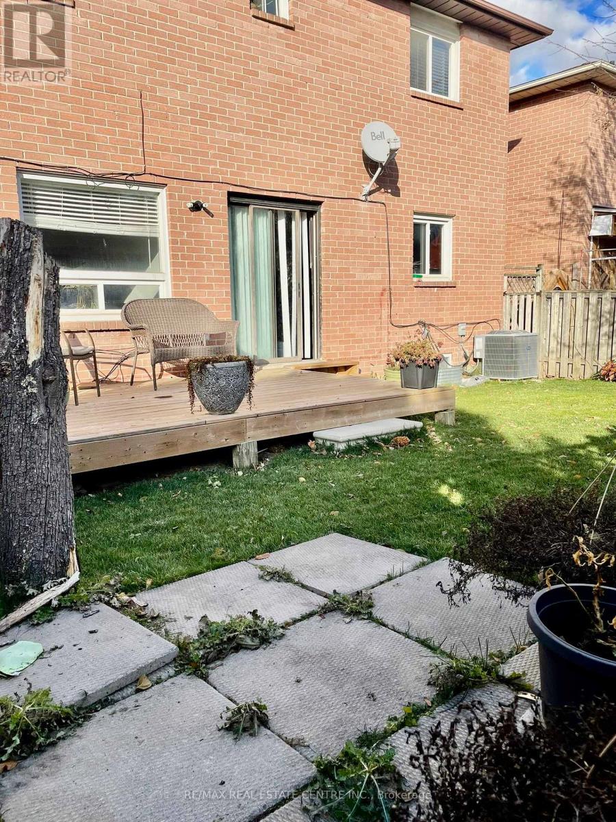 31 Castlehill Road, Brampton, Ontario  L6X 4E3 - Photo 43 - W12547764