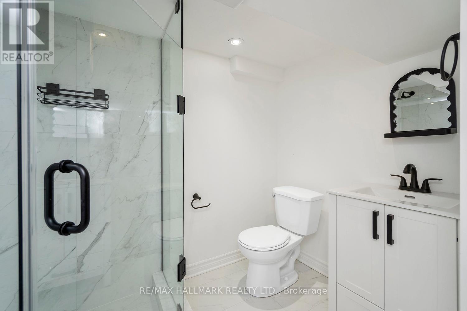 Lower - 709 Willard Avenue, Toronto, Ontario  M6S 3S7 - Photo 7 - W12556554