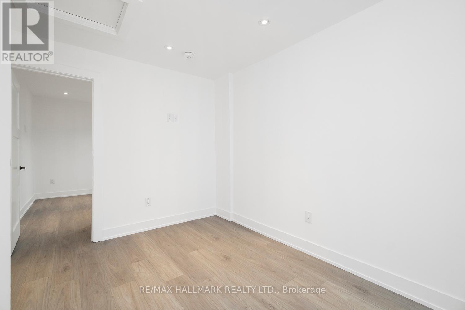 Upper - 709 Willard Avenue, Toronto, Ontario  M6S 3S7 - Photo 5 - W12549002