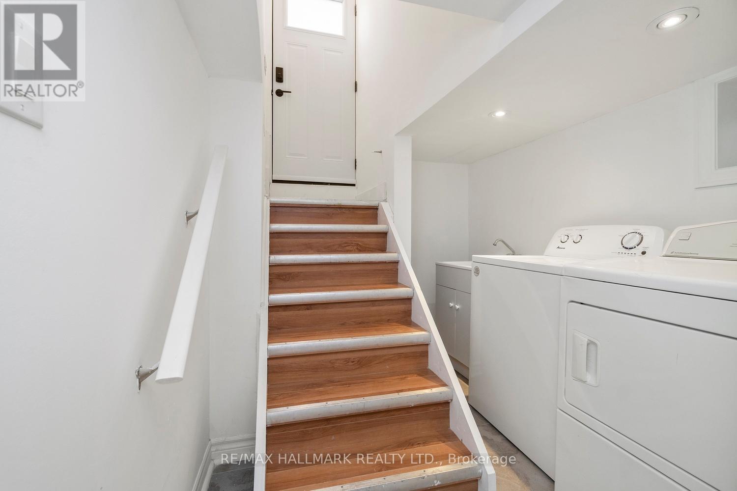 Lower - 709 Willard Avenue, Toronto, Ontario  M6S 3S7 - Photo 9 - W12556554