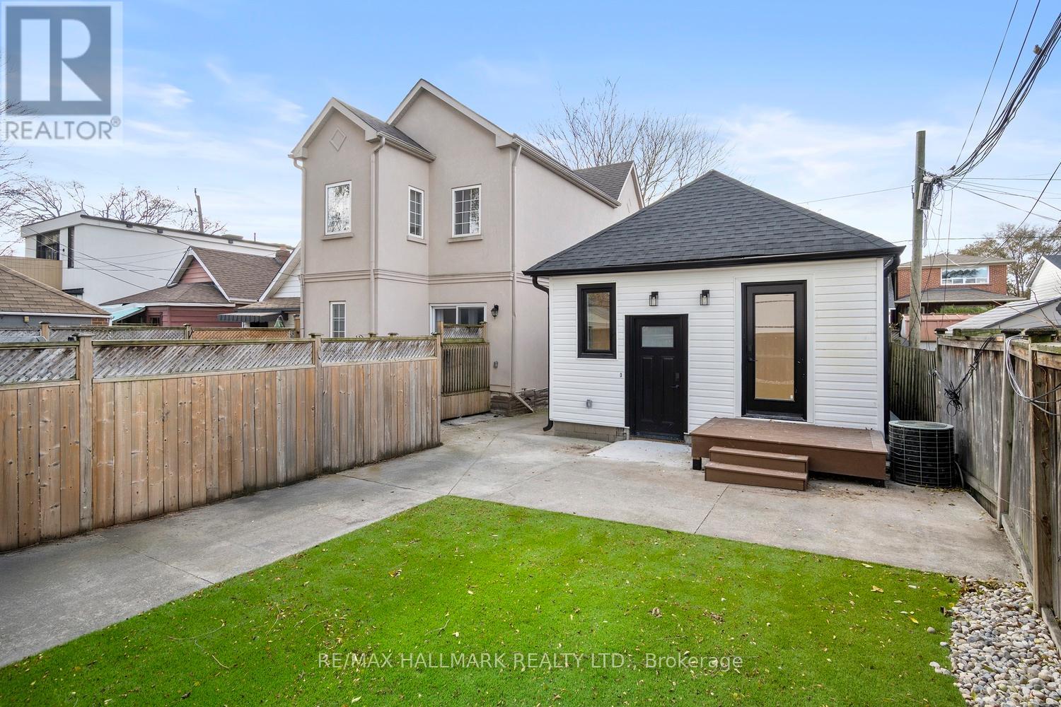 Upper - 709 Willard Avenue, Toronto, Ontario  M6S 3S7 - Photo 12 - W12549002