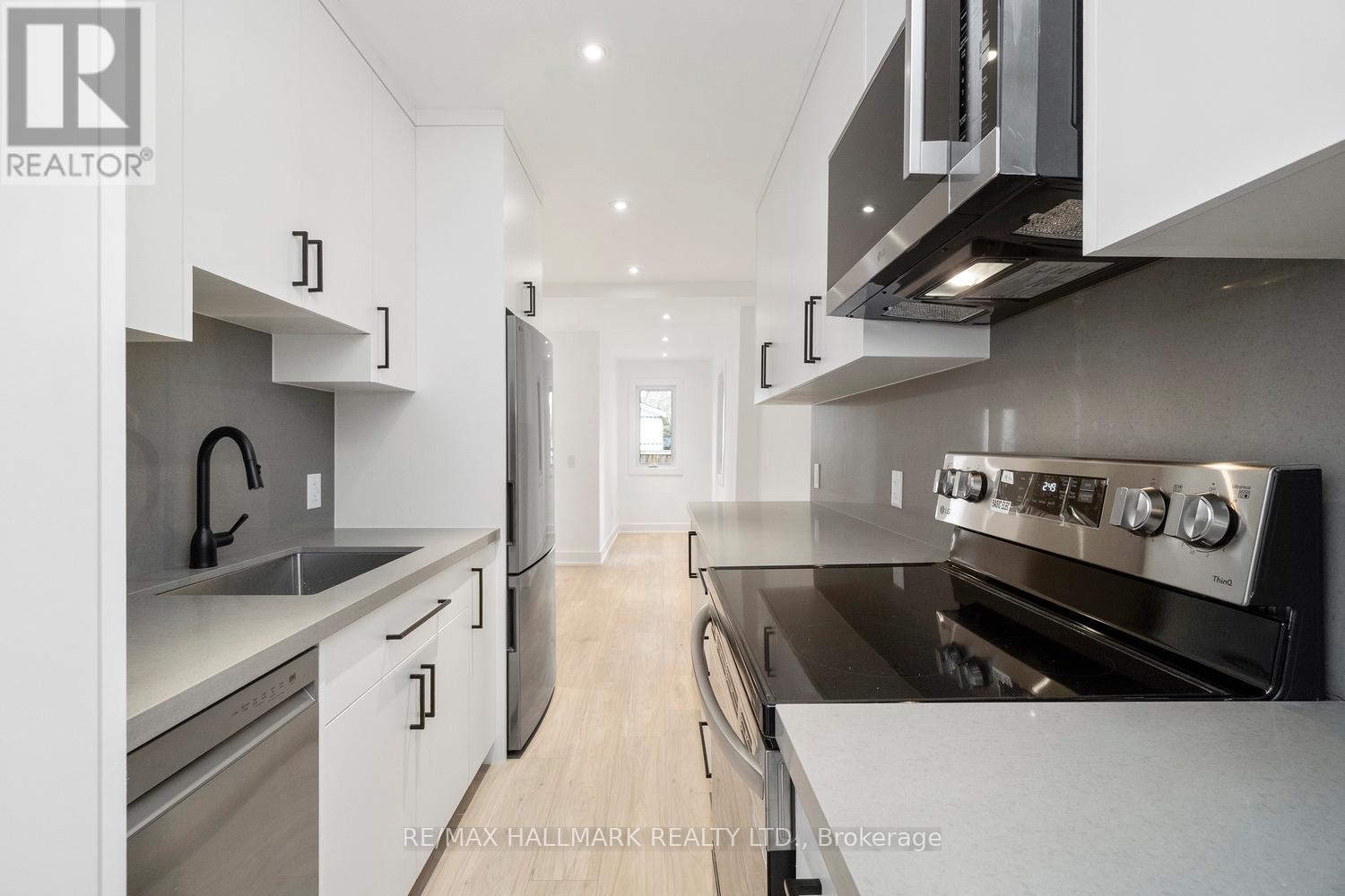 Upper - 709 Willard Avenue, Toronto, Ontario  M6S 3S7 - Photo 2 - W12549002