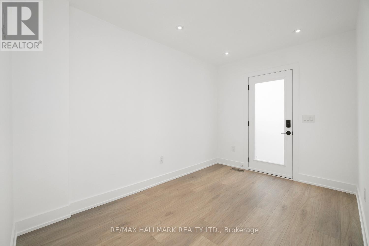 Upper - 709 Willard Avenue, Toronto, Ontario  M6S 3S7 - Photo 4 - W12549002