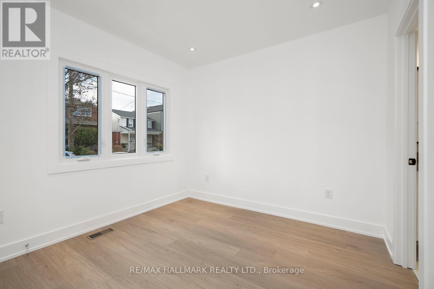 Upper - 709 Willard Avenue, Toronto, Ontario  M6S 3S7 - Photo 8 - W12549002