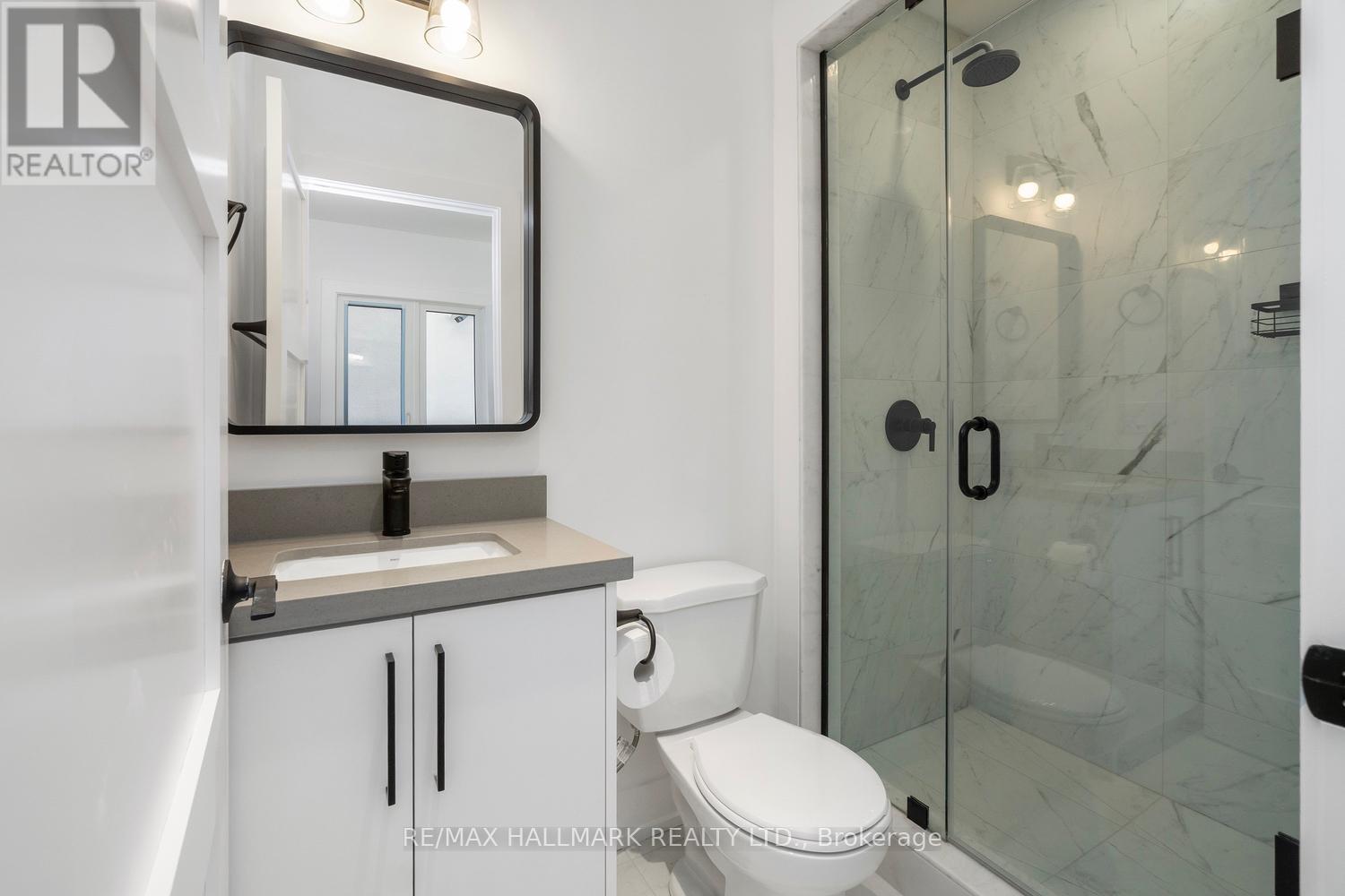 Upper - 709 Willard Avenue, Toronto, Ontario  M6S 3S7 - Photo 6 - W12549002