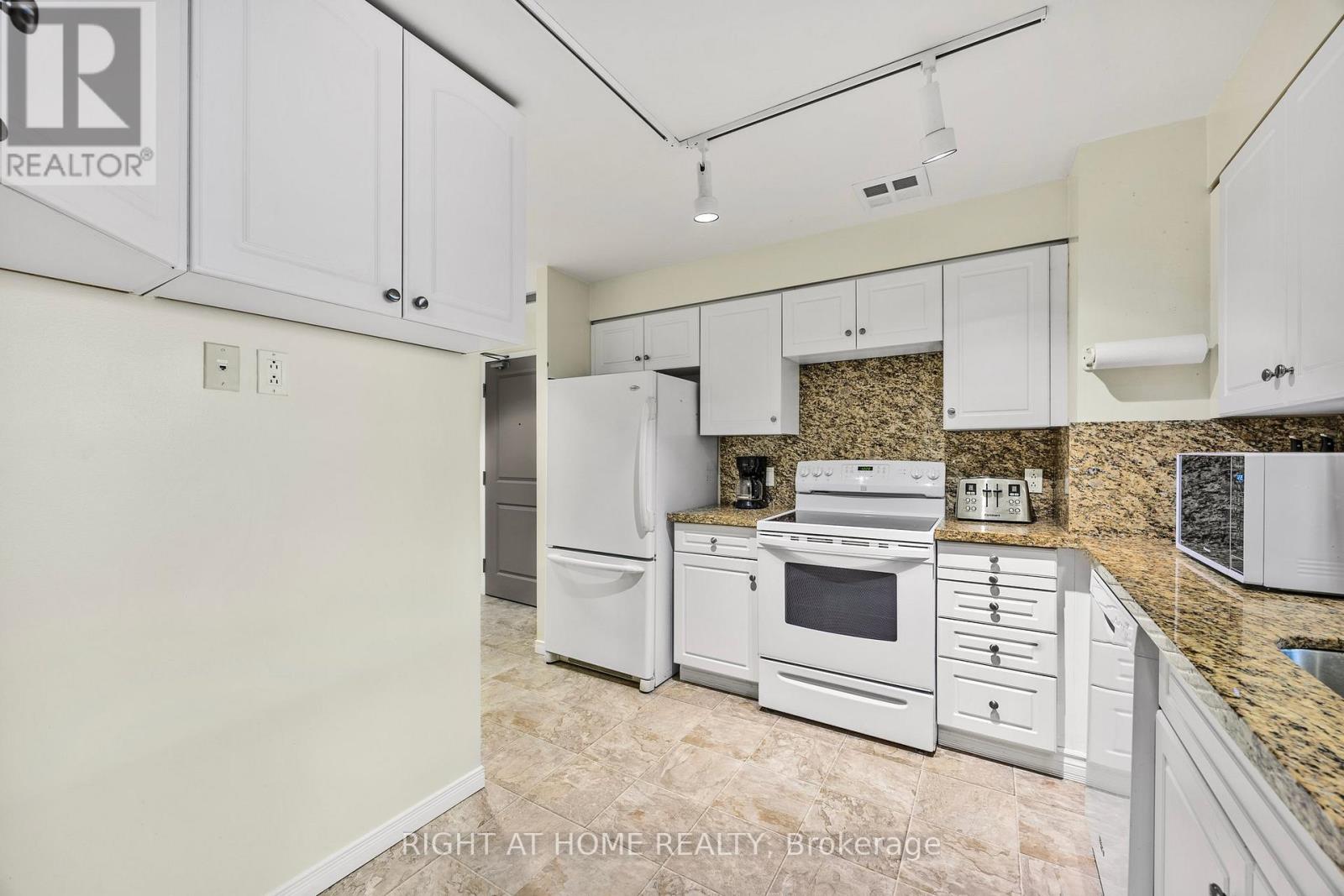 53 - 74 Ross Street, Barrie, Ontario  L4N 1G3 - Photo 5 - S12559712