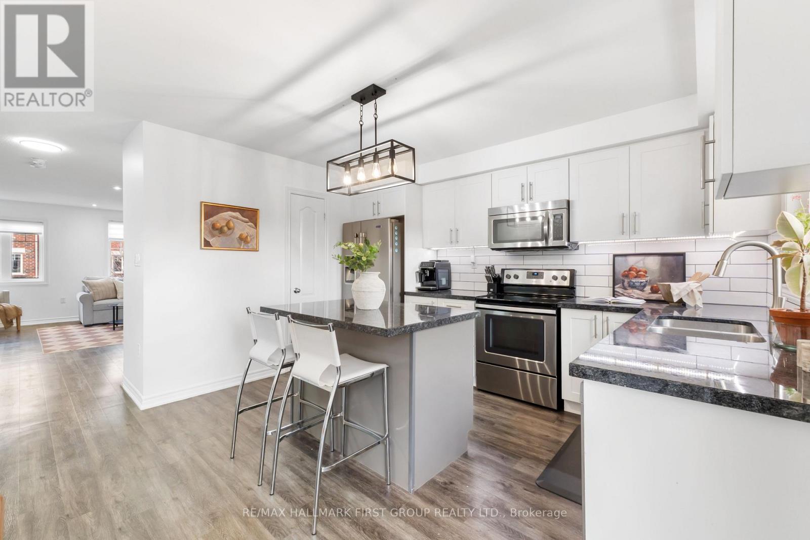 93 Markham Trail, Clarington, Ontario  L1C 0S4 - Photo 11 - E12559902