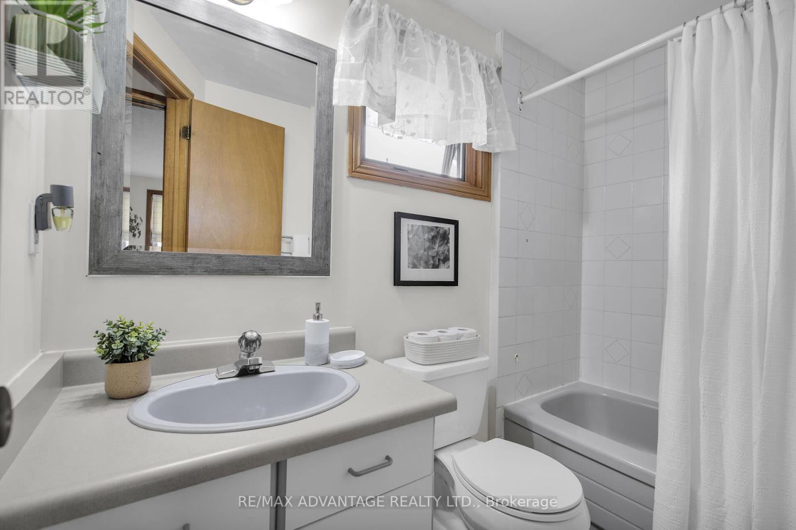 243 Conway Drive, London South, Ontario N6E 3J4 - Photo 34 - X12559822