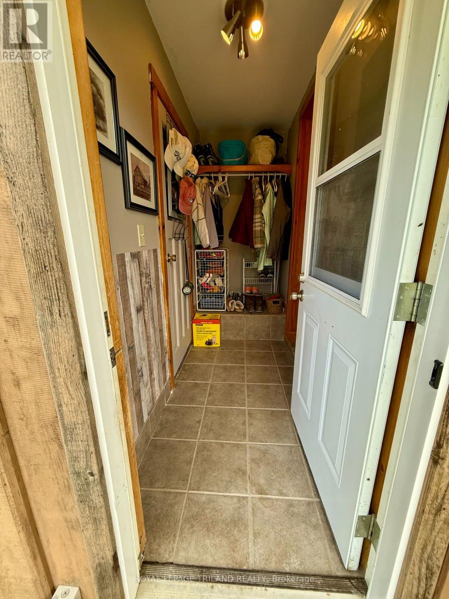 21622 Dundonald Road, Southwest Middlesex, Ontario  N0L 1M0 - Photo 19 - X12559918