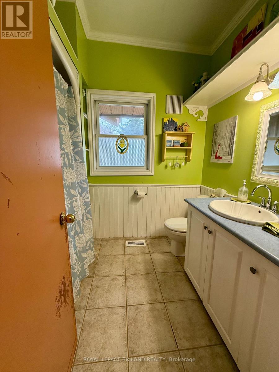 21622 Dundonald Road, Southwest Middlesex, Ontario  N0L 1M0 - Photo 22 - X12559918