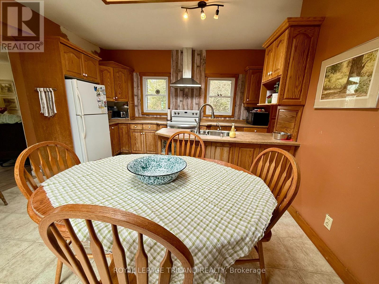 21622 Dundonald Road, Southwest Middlesex, Ontario  N0L 1M0 - Photo 24 - X12559918