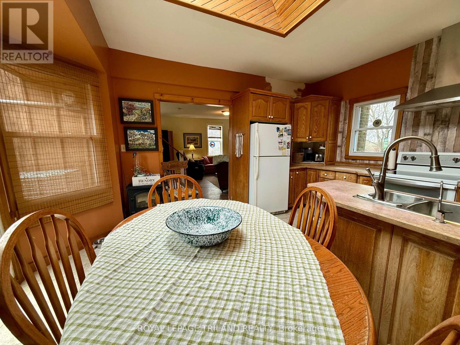 21622 Dundonald Road, Southwest Middlesex, Ontario  N0L 1M0 - Photo 25 - X12559918