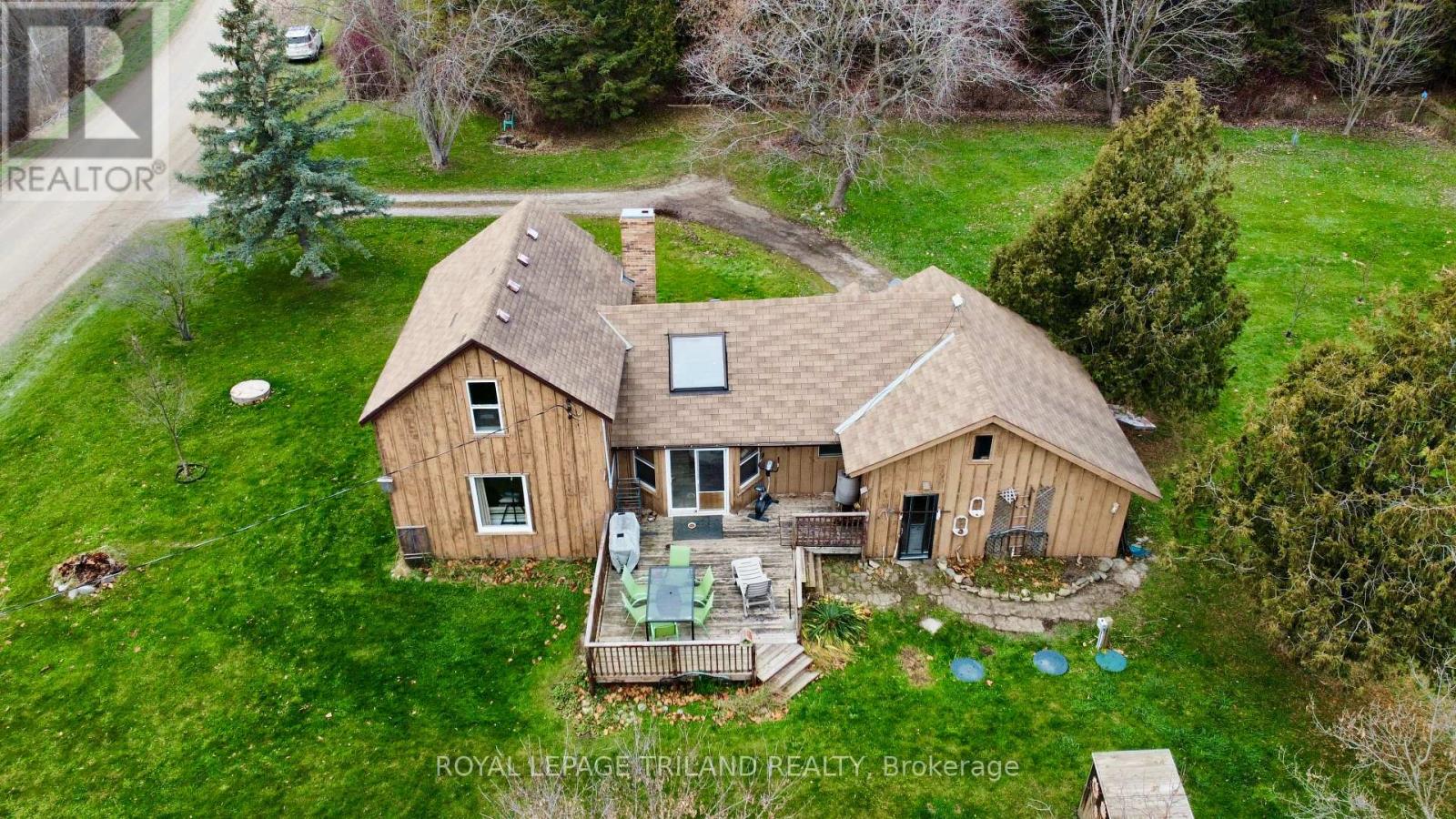 21622 Dundonald Road, Southwest Middlesex, Ontario  N0L 1M0 - Photo 8 - X12559918