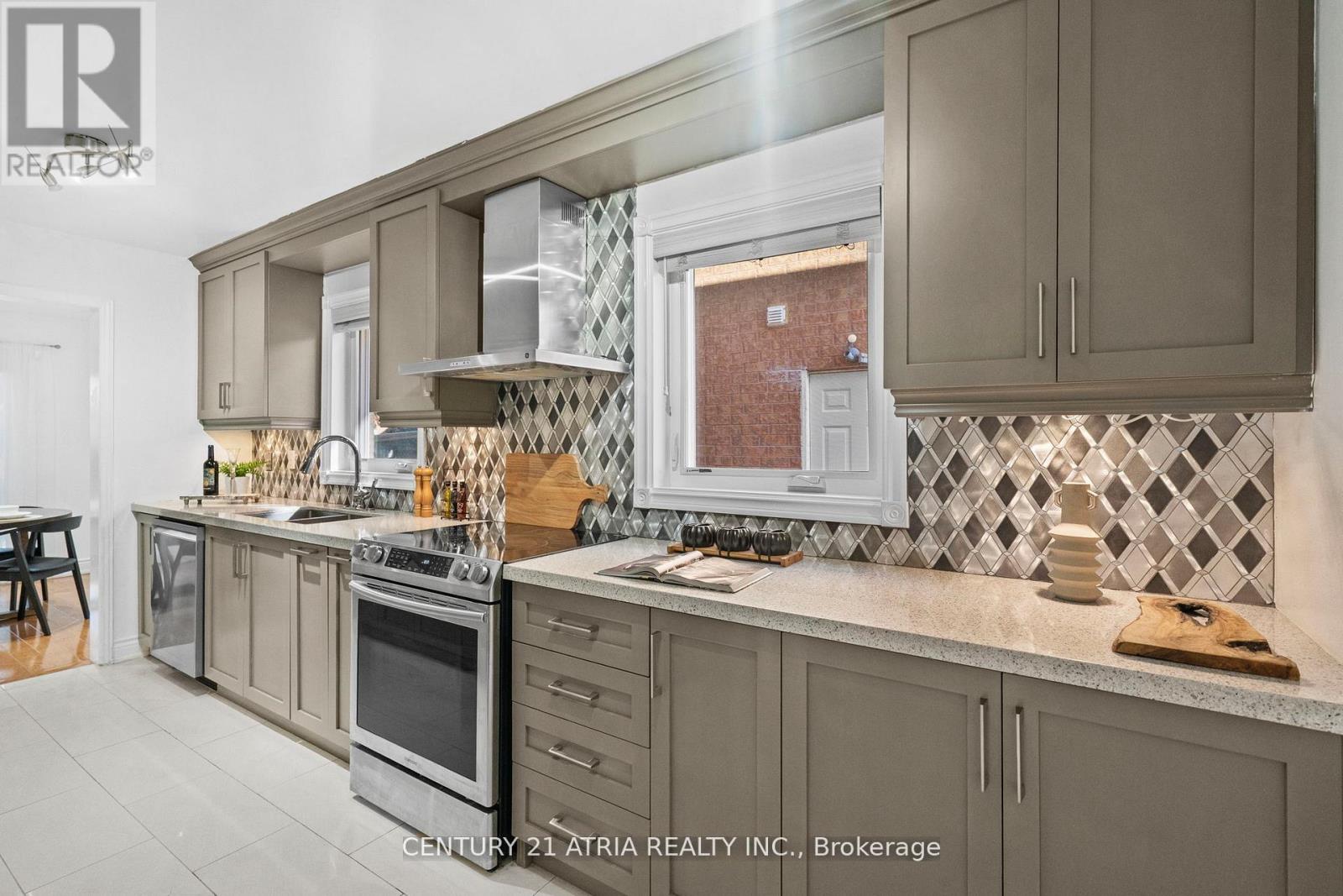 3837 Densbury Drive, Mississauga, Ontario L5N 6Z3 - Photo 14 - W12559642