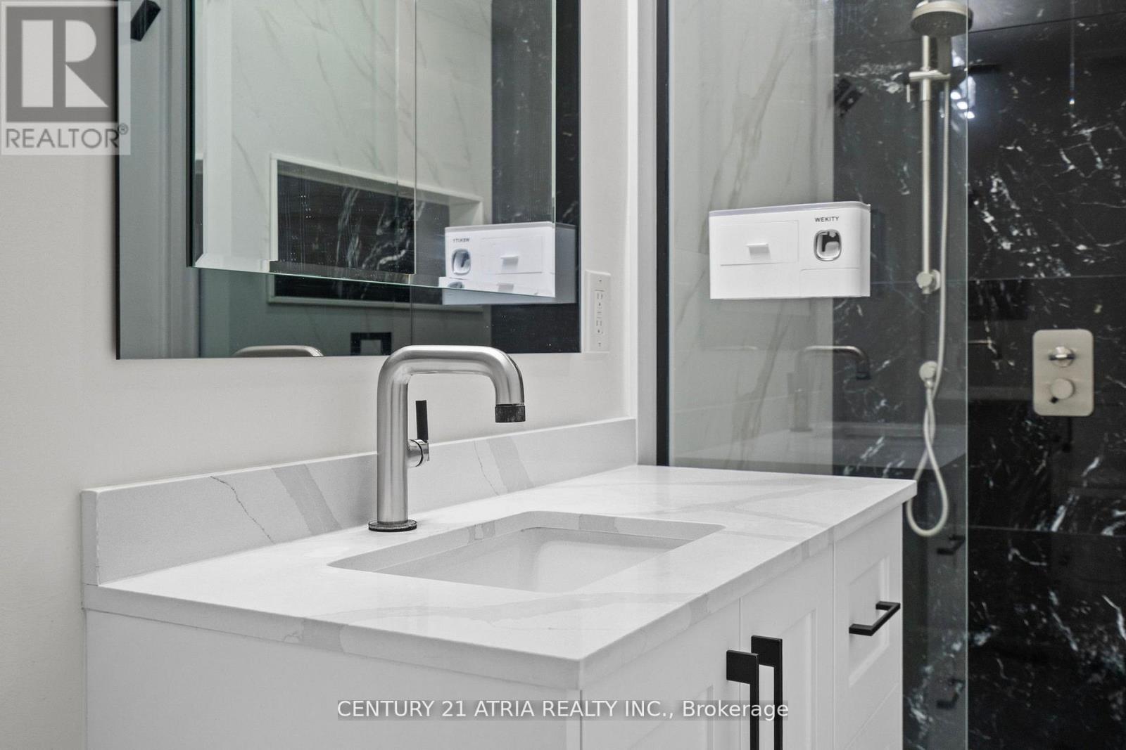 3837 Densbury Drive, Mississauga, Ontario L5N 6Z3 - Photo 27 - W12559642