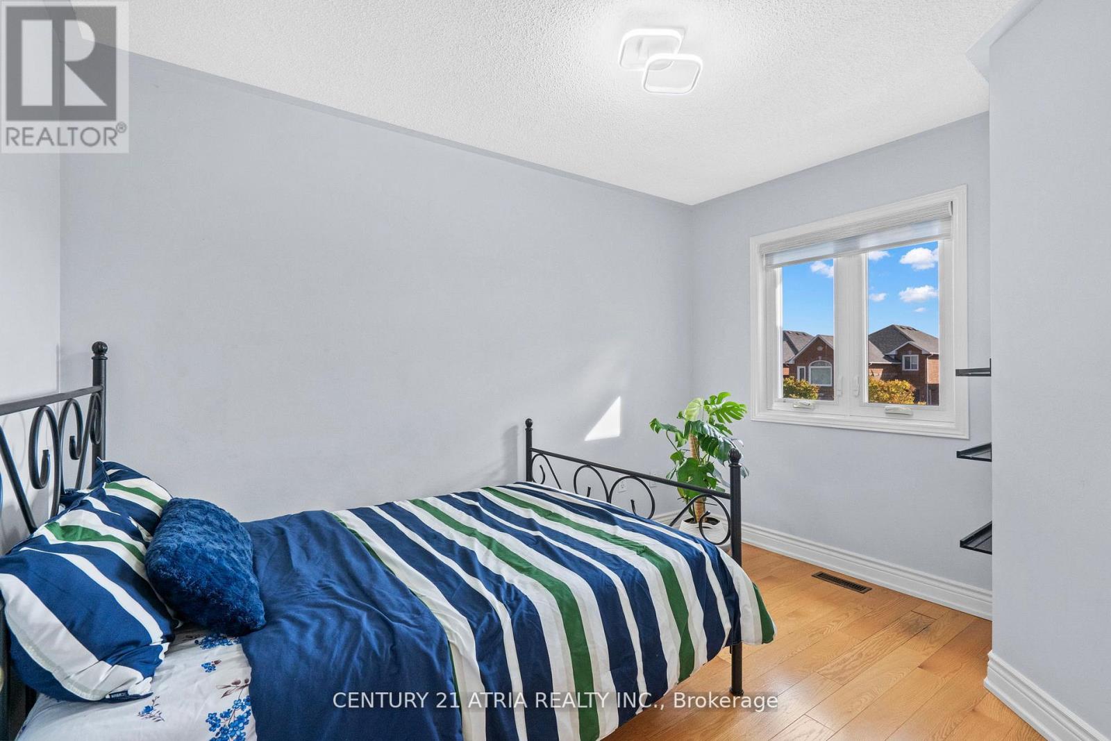 3837 Densbury Drive, Mississauga, Ontario L5N 6Z3 - Photo 29 - W12559642