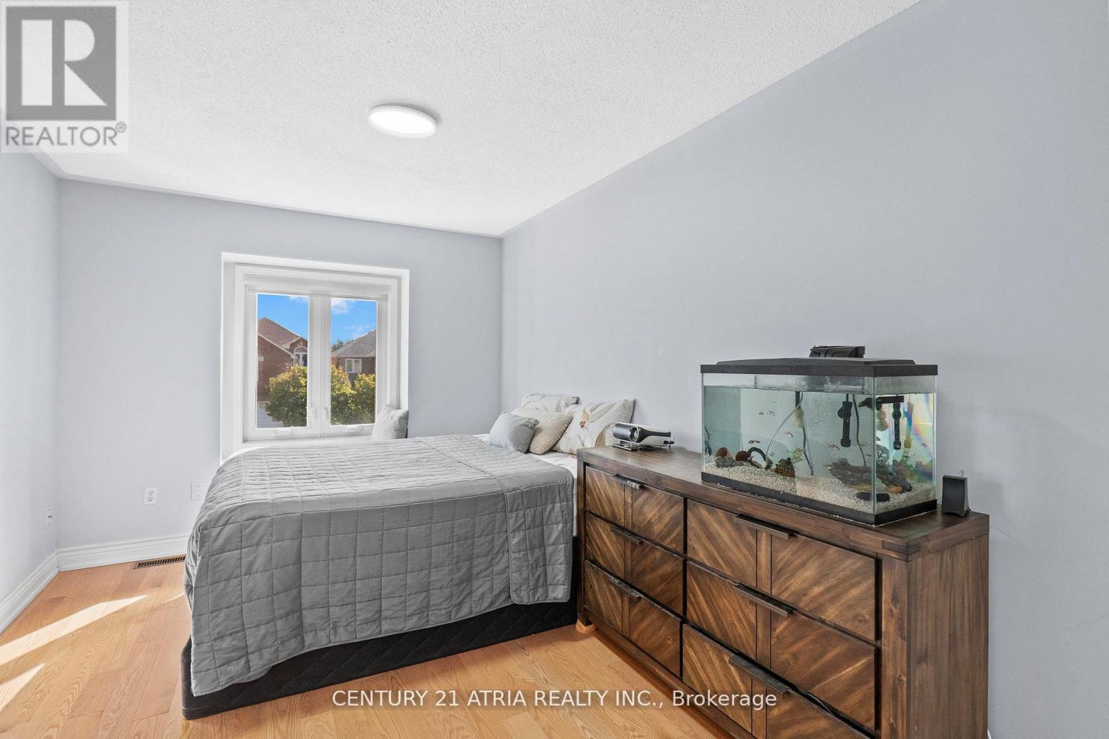 3837 Densbury Drive, Mississauga, Ontario L5N 6Z3 - Photo 32 - W12559642