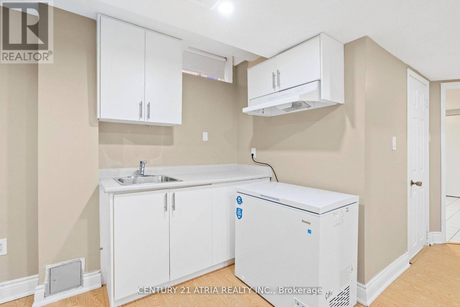 3837 Densbury Drive, Mississauga, Ontario L5N 6Z3 - Photo 44 - W12559642