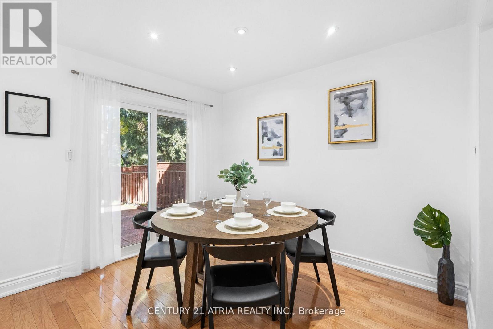 3837 Densbury Drive, Mississauga, Ontario L5N 6Z3 - Photo 7 - W12559642