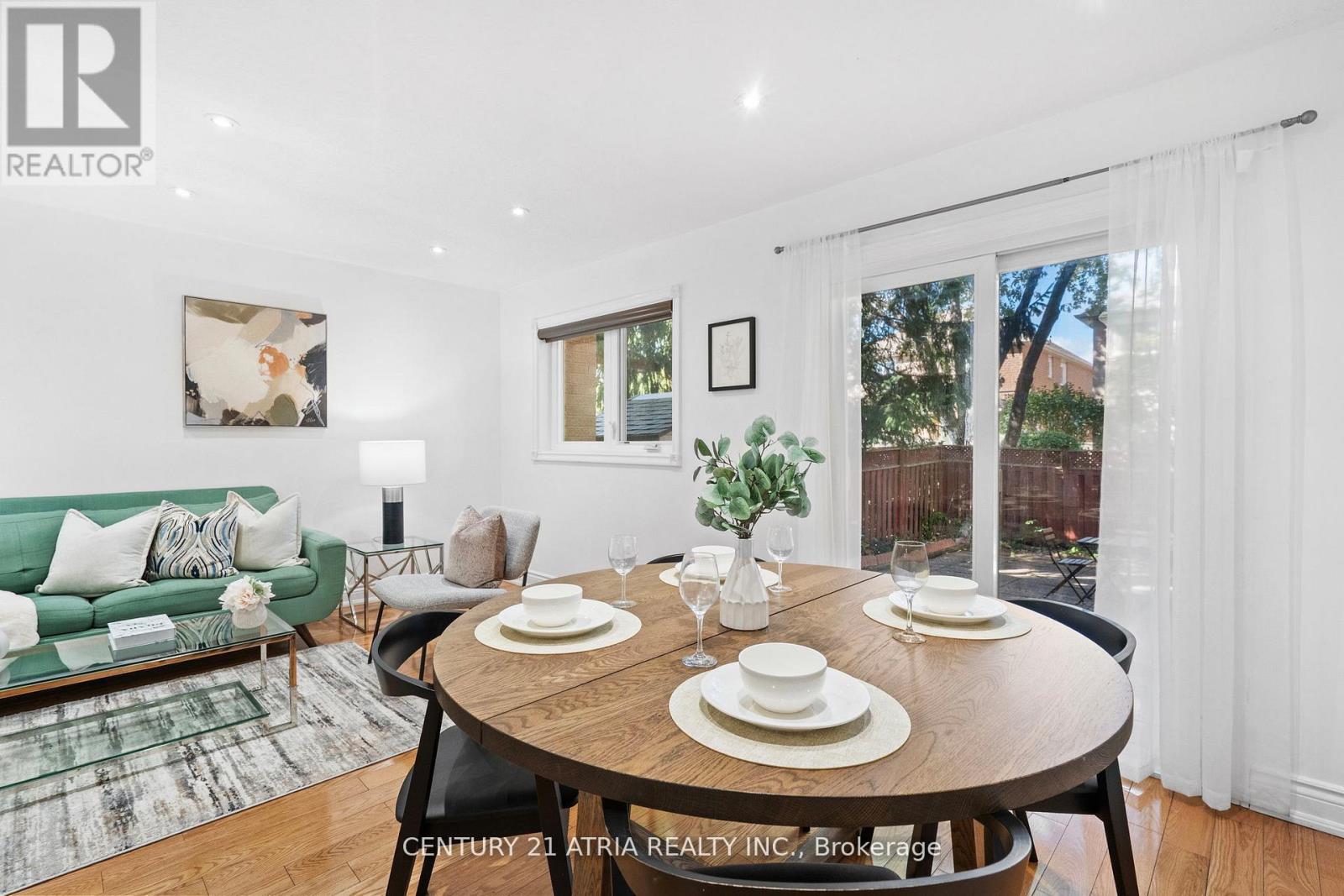 3837 Densbury Drive, Mississauga, Ontario L5N 6Z3 - Photo 8 - W12559642