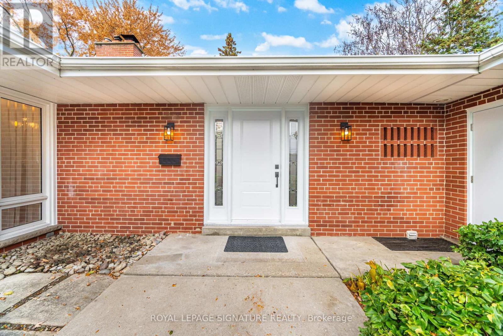 14 Echo Valley Ridge, Toronto, Ontario M9B 2B3 - Photo 4 - W12559648