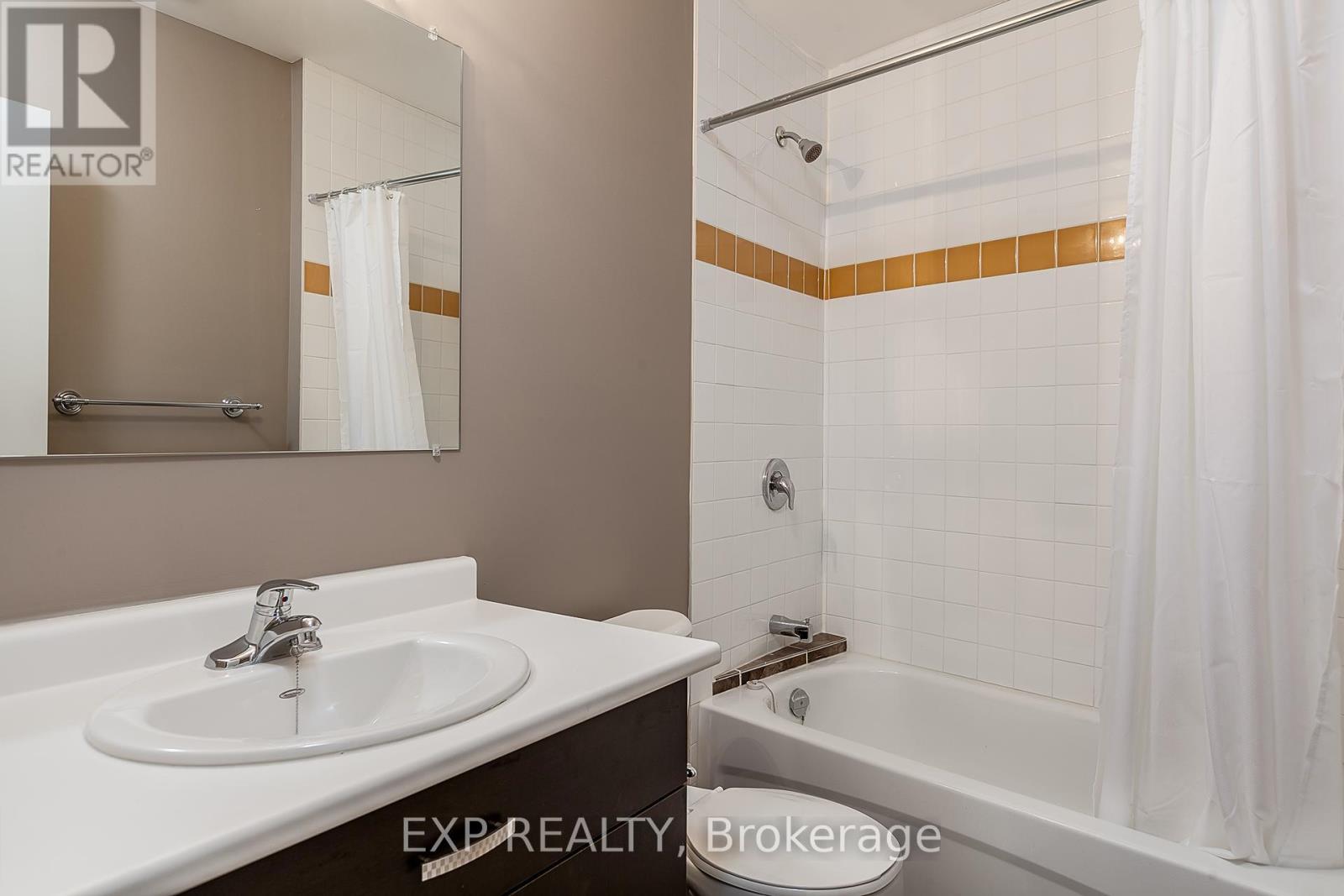 43 Springhurst Avenue, Toronto, Ontario  M6K 1B4 - Photo 10 - W12559696