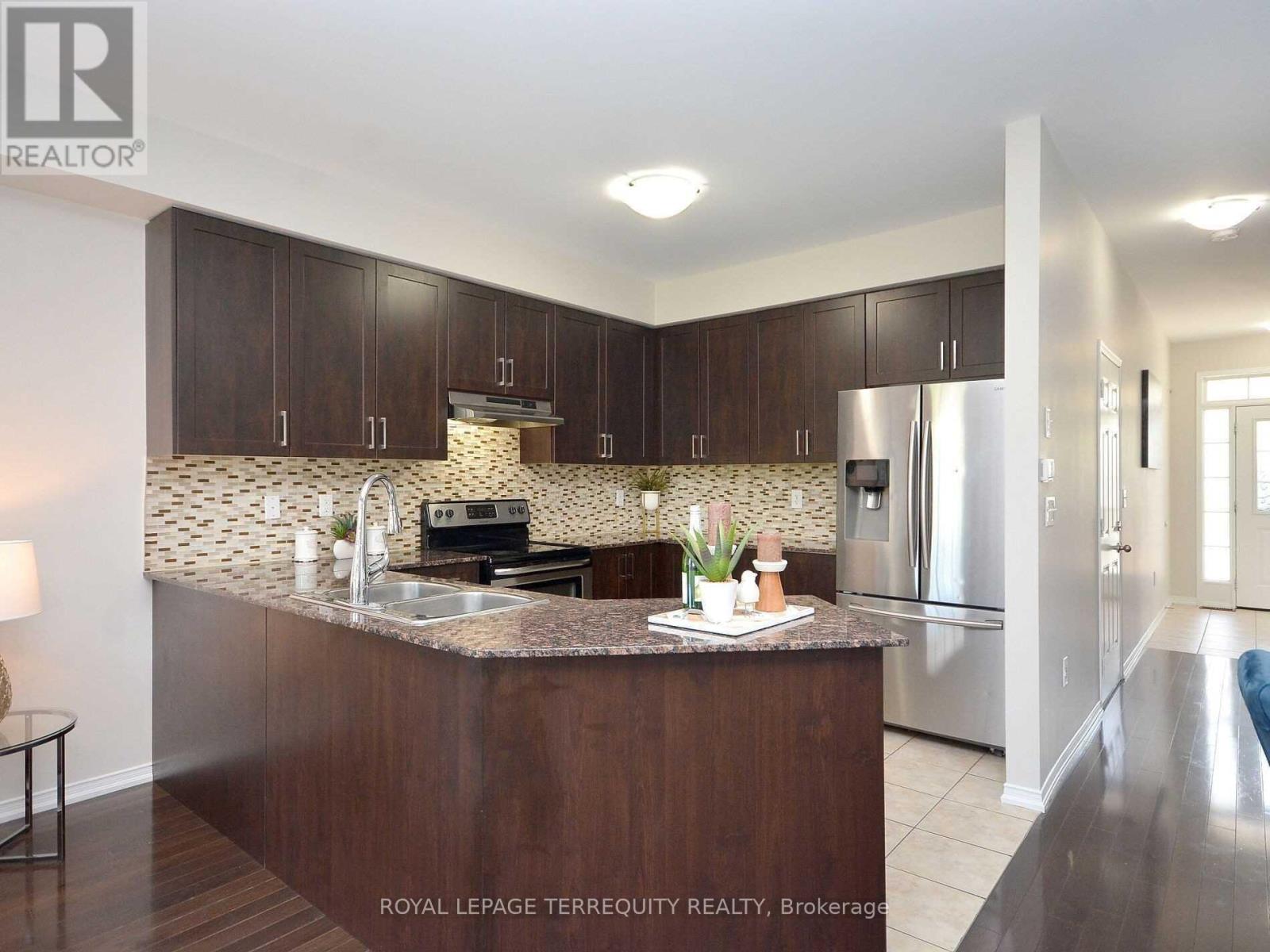 18 - 745 Farmstead Drive, Milton, Ontario  L9T 8B1 - Photo 10 - W12559746