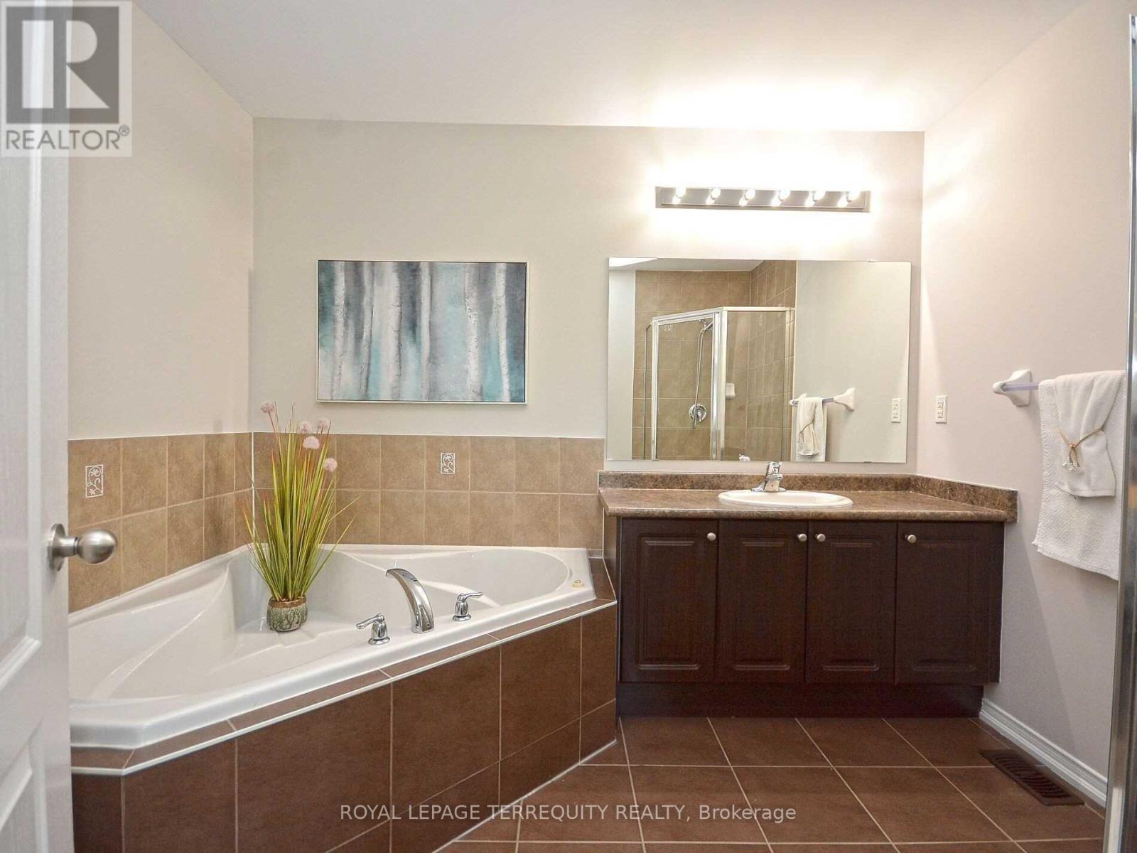 18 - 745 Farmstead Drive, Milton, Ontario  L9T 8B1 - Photo 17 - W12559746