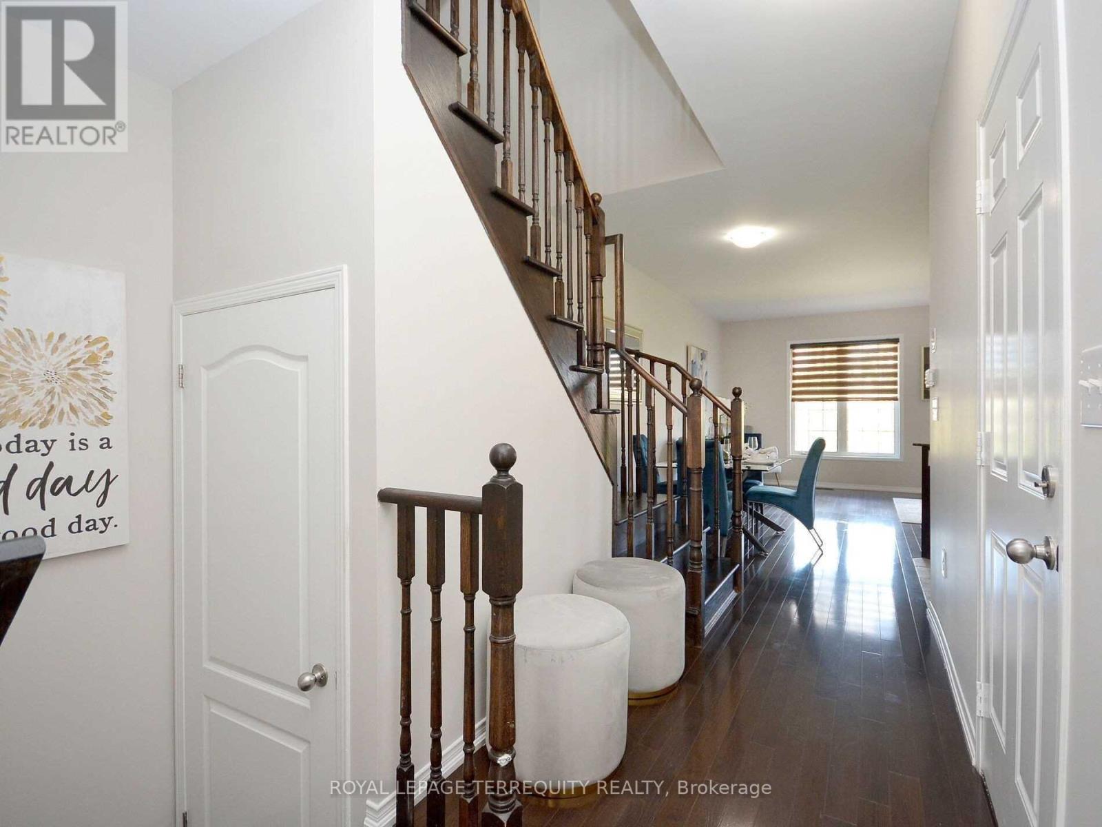 18 - 745 Farmstead Drive, Milton, Ontario  L9T 8B1 - Photo 2 - W12559746