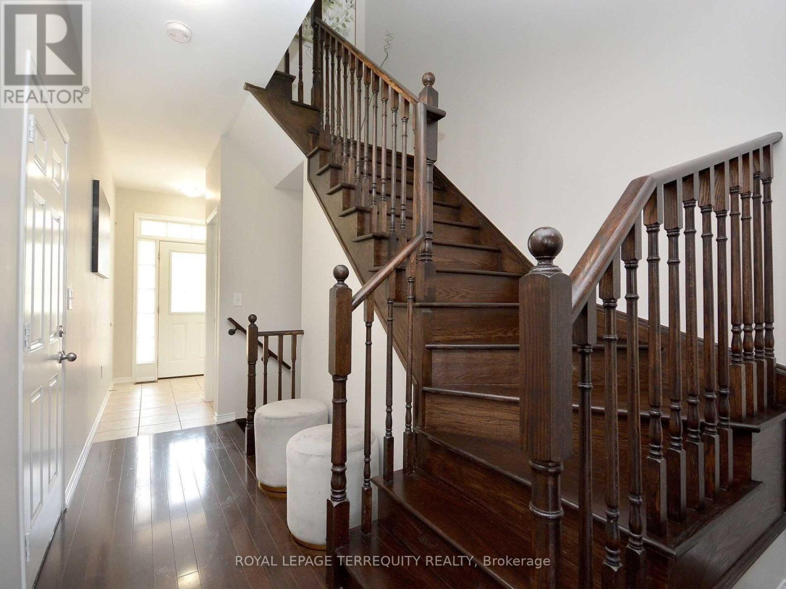 18 - 745 Farmstead Drive, Milton, Ontario  L9T 8B1 - Photo 3 - W12559746