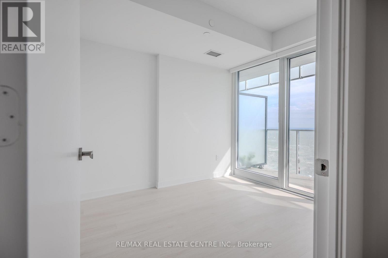 5306 - 3900 Confederation Pkwy Parkway, Mississauga, Ontario  L5B 0M3 - Photo 10 - W12559766