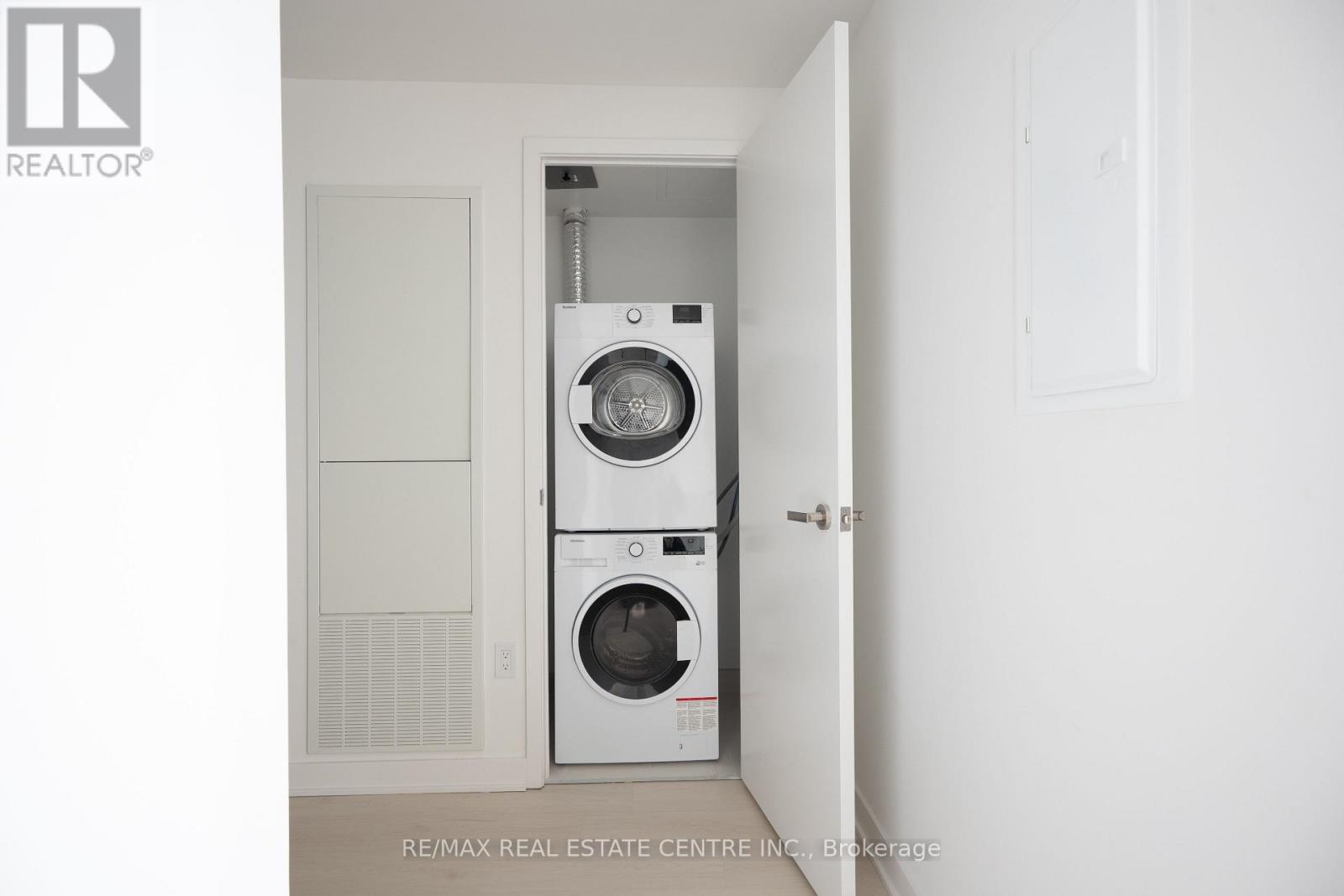 5306 - 3900 Confederation Pkwy Parkway, Mississauga, Ontario  L5B 0M3 - Photo 16 - W12559766