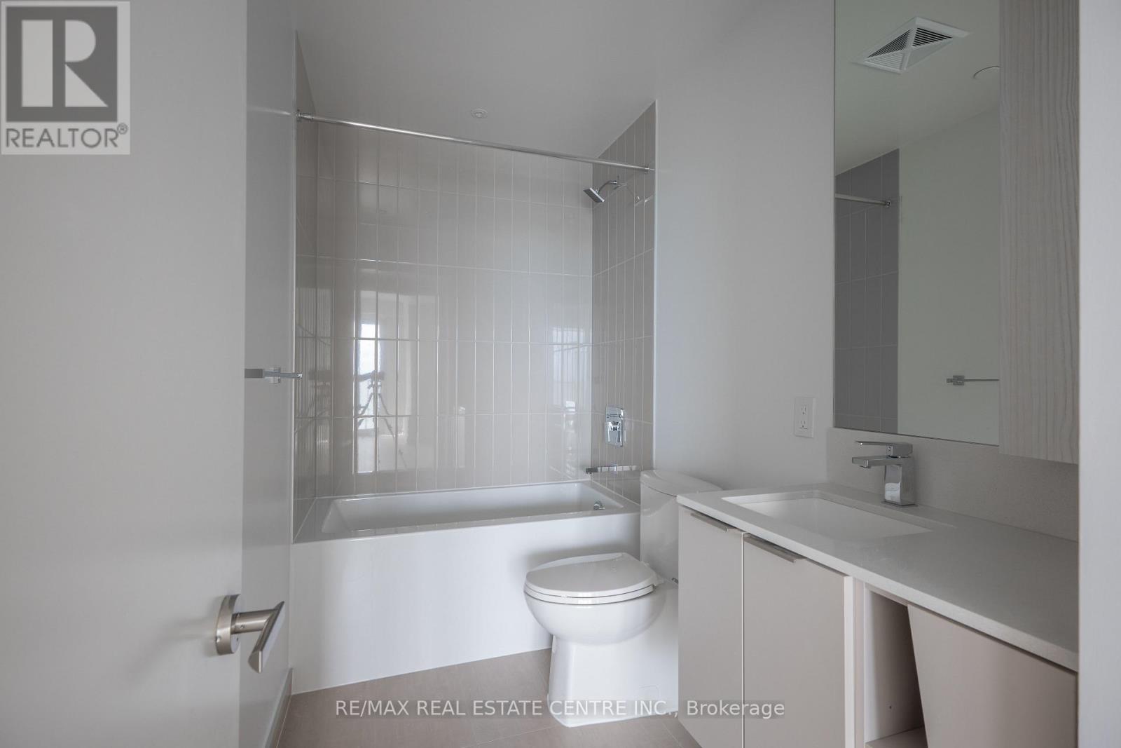 5306 - 3900 Confederation Pkwy Parkway, Mississauga, Ontario  L5B 0M3 - Photo 17 - W12559766