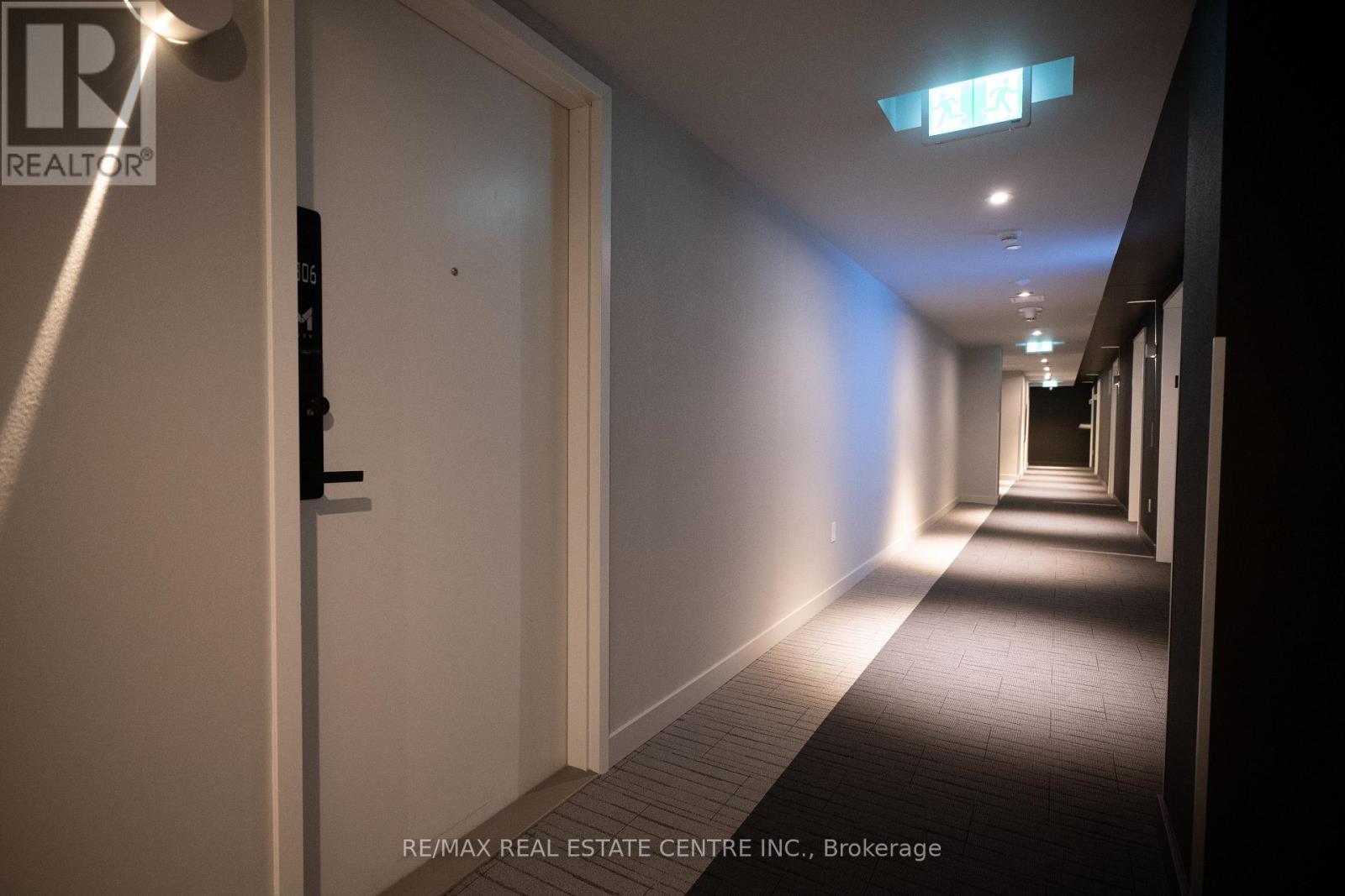 5306 - 3900 Confederation Pkwy Parkway, Mississauga, Ontario  L5B 0M3 - Photo 4 - W12559766