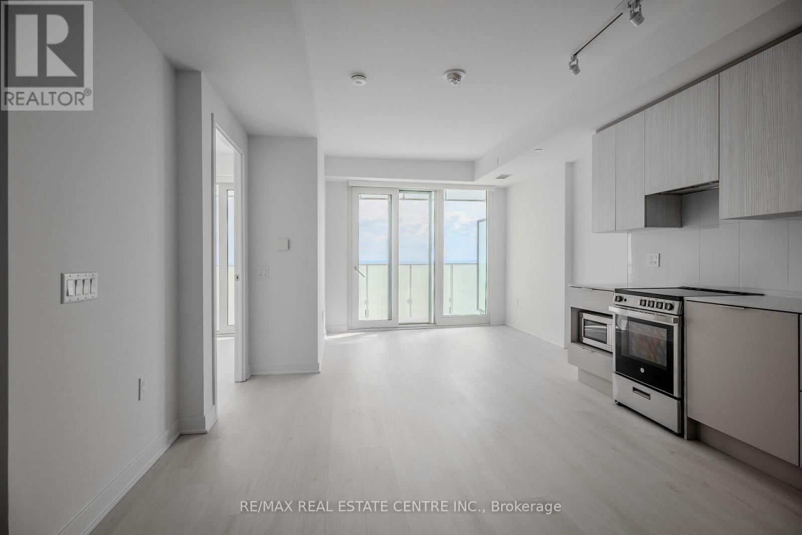 5306 - 3900 Confederation Pkwy Parkway, Mississauga, Ontario  L5B 0M3 - Photo 5 - W12559766