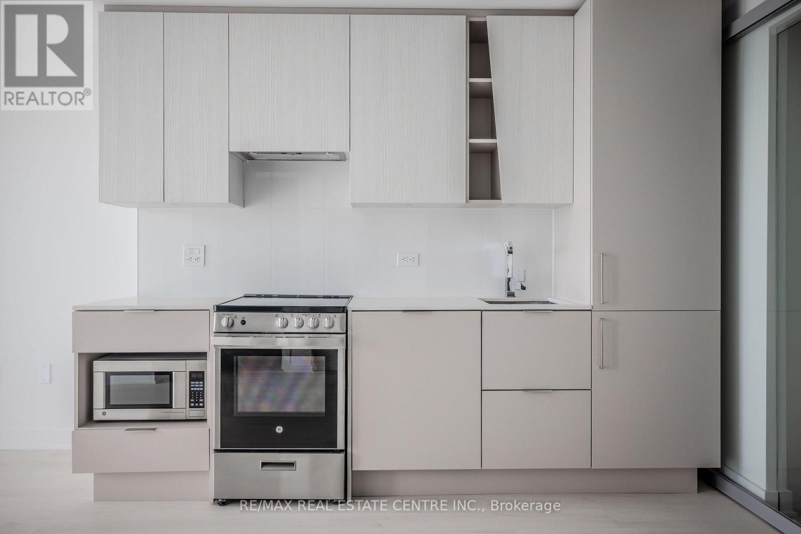 5306 - 3900 Confederation Pkwy Parkway, Mississauga, Ontario  L5B 0M3 - Photo 7 - W12559766