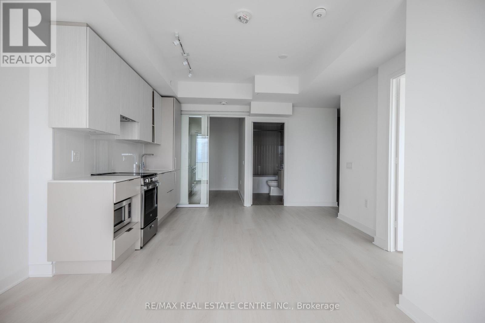 5306 - 3900 Confederation Pkwy Parkway, Mississauga, Ontario  L5B 0M3 - Photo 9 - W12559766