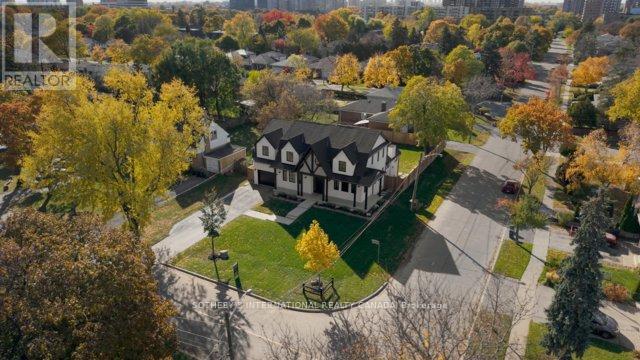 118 Warwood Road, Toronto, Ontario  M9B 5B7 - Photo 3 - W12559772