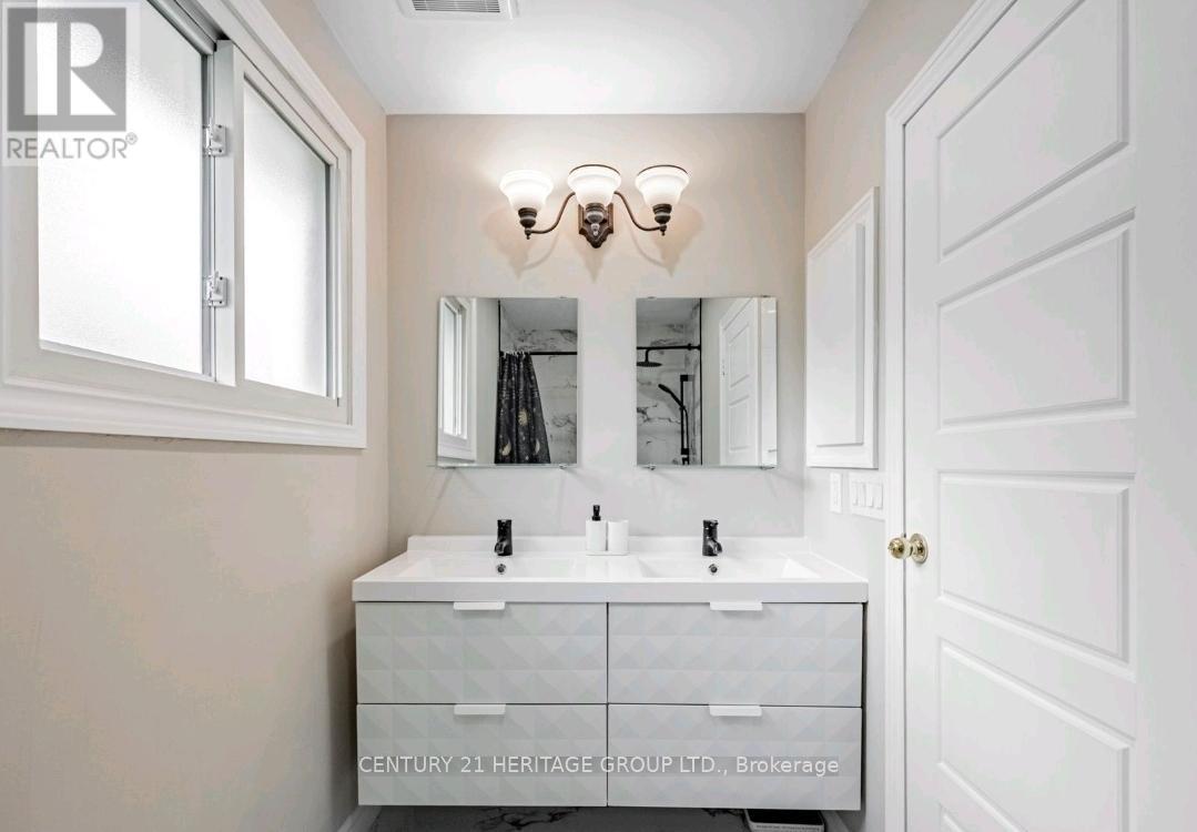 1081 Pearson Drive, Oakville, Ontario  L6H 2A9 - Photo 18 - W12559794