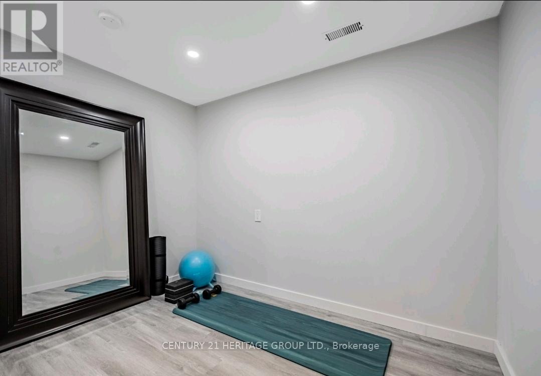 1081 Pearson Drive, Oakville, Ontario  L6H 2A9 - Photo 21 - W12559794