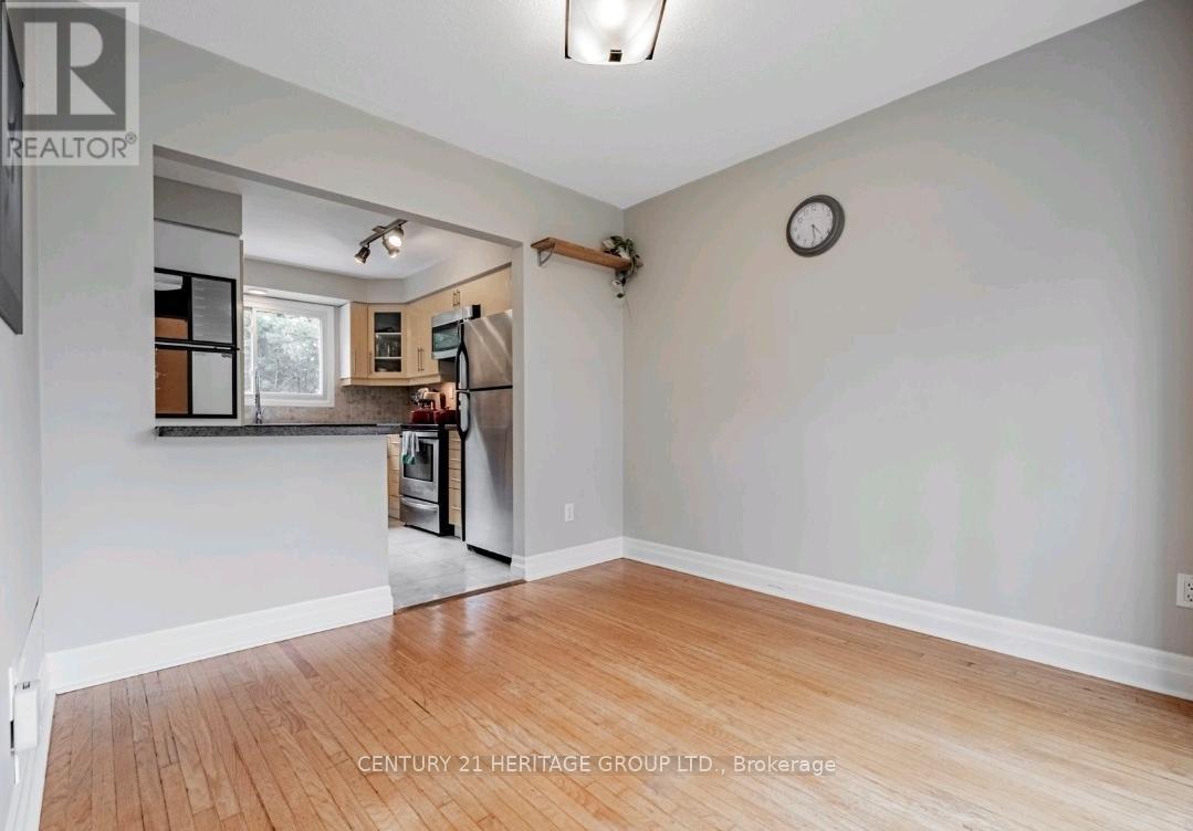 1081 Pearson Drive, Oakville, Ontario  L6H 2A9 - Photo 3 - W12559794