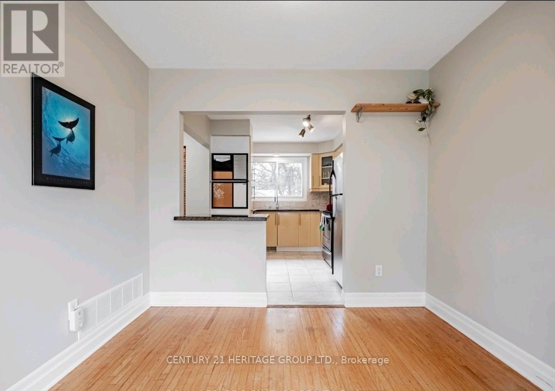 1081 Pearson Drive, Oakville, Ontario  L6H 2A9 - Photo 4 - W12559794