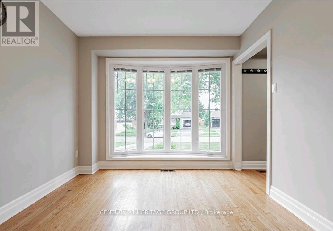 1081 Pearson Drive, Oakville, Ontario  L6H 2A9 - Photo 5 - W12559794