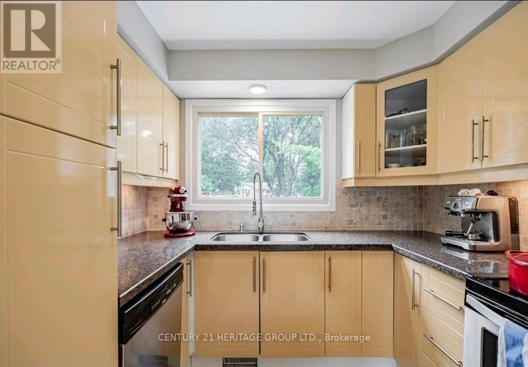 1081 Pearson Drive, Oakville, Ontario  L6H 2A9 - Photo 7 - W12559794