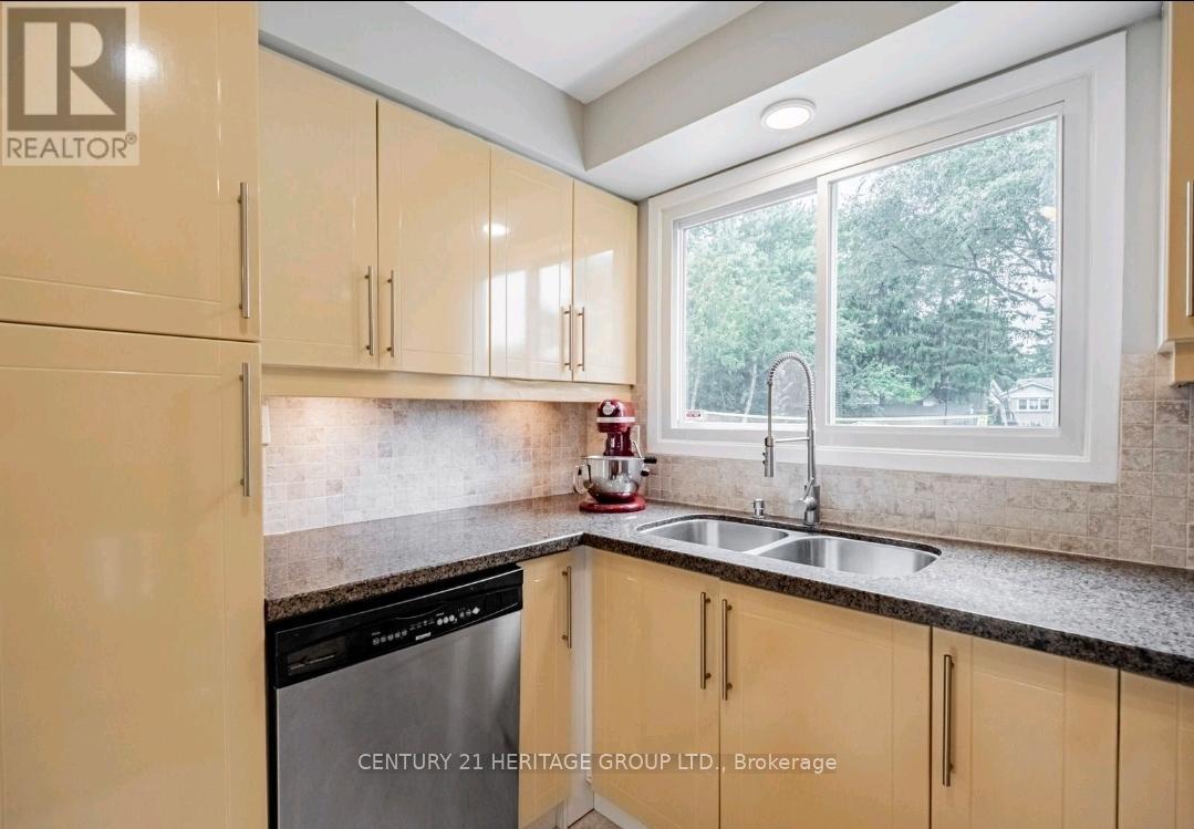 1081 Pearson Drive, Oakville, Ontario  L6H 2A9 - Photo 8 - W12559794