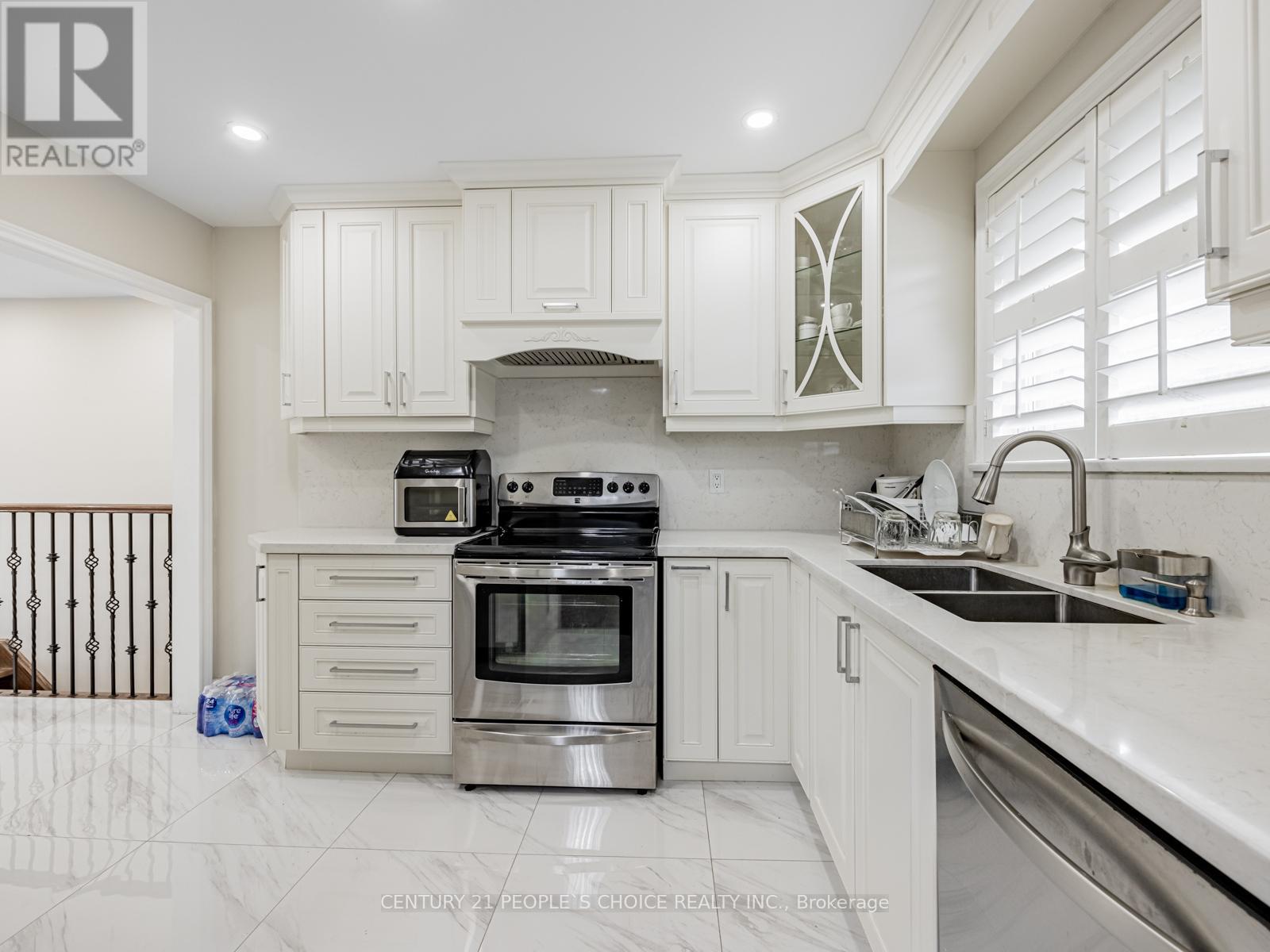 43 Shendale Drive, Toronto, Ontario  M9W 2B4 - Photo 10 - W12559796