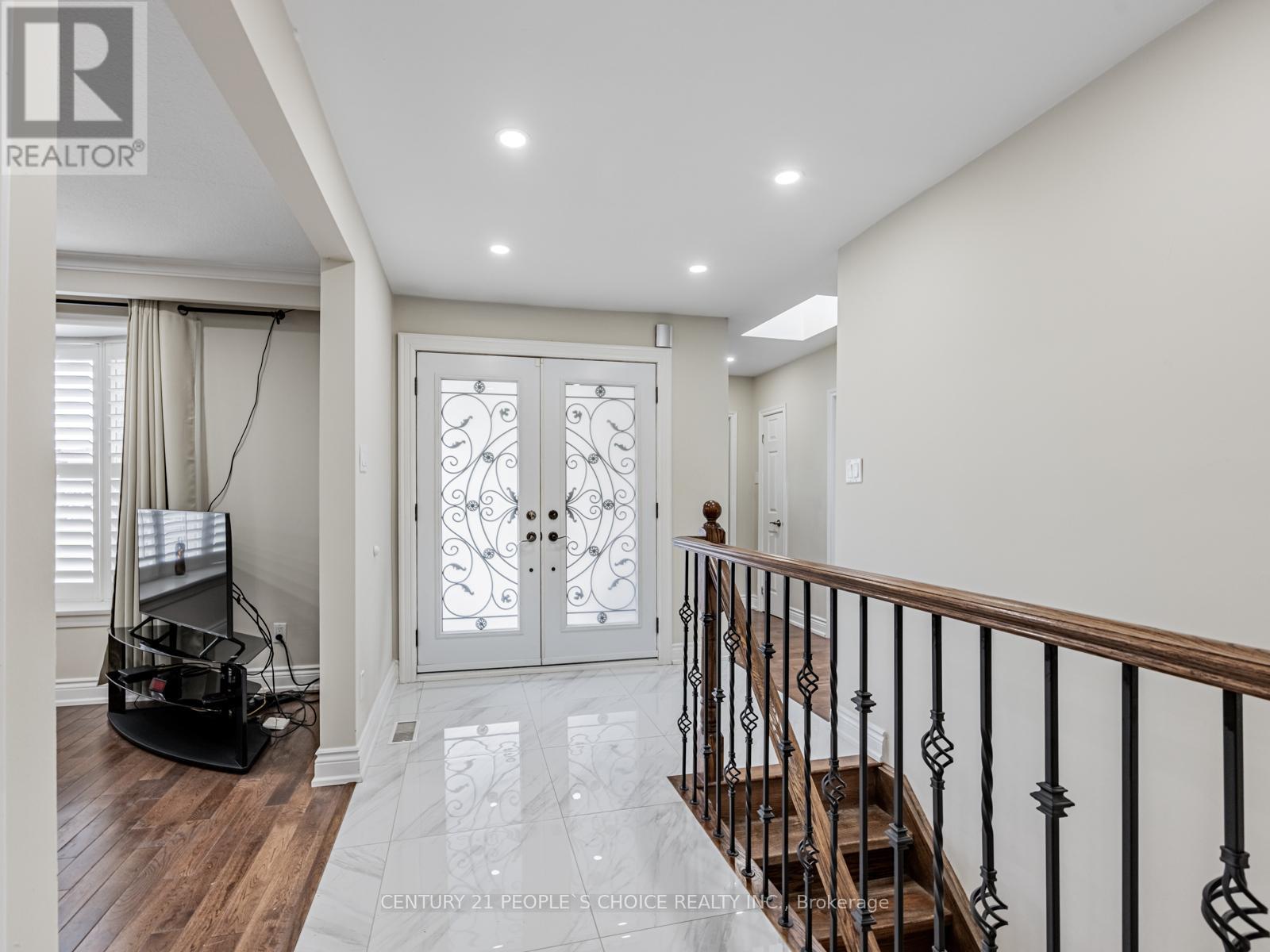 43 Shendale Drive, Toronto, Ontario  M9W 2B4 - Photo 5 - W12559796