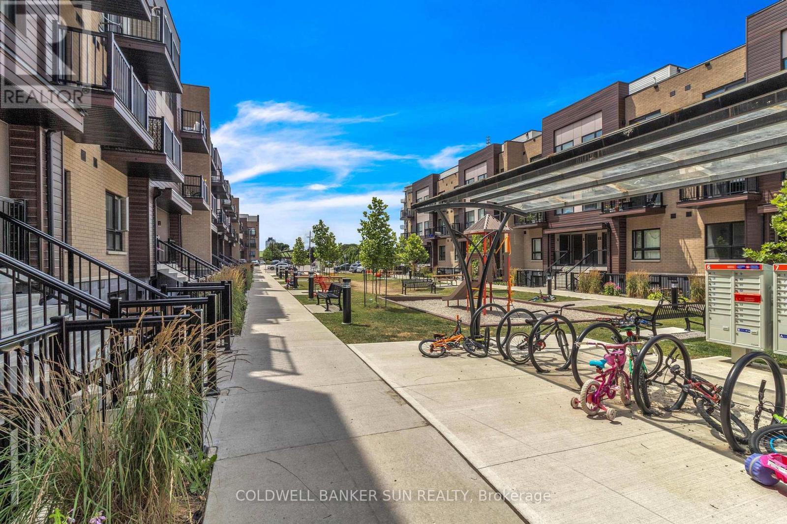 E12 - 20 Palace Street, Kitchener, Ontario  N2E 3R9 - Photo 2 - X12559658