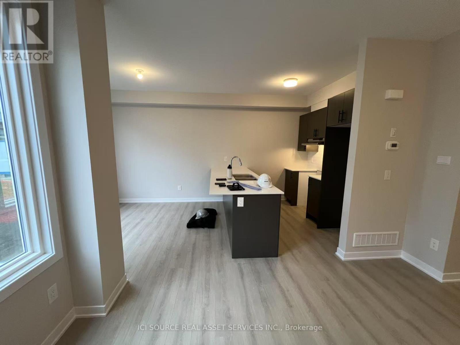 376 Les Emmerson Drive, Ottawa, Ontario  K2J 7L7 - Photo 3 - X12559738